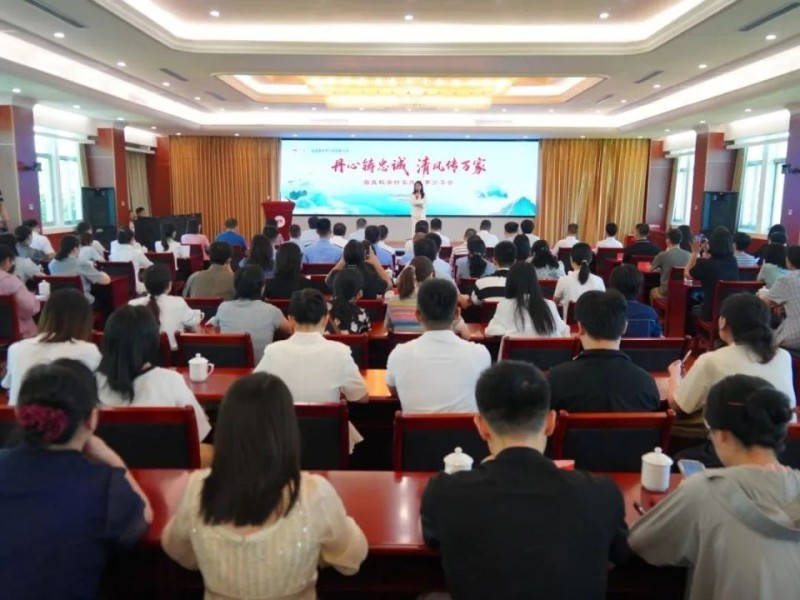 “丹心铸忠诚·清风传万家”省直机关好家风故事分享会在福州举办