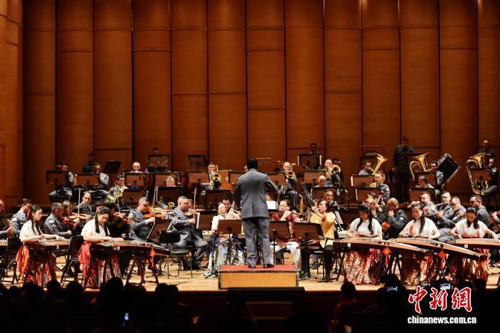 （抗战胜利80周年）中巴乐手聚圣保罗联袂奏响和平乐章