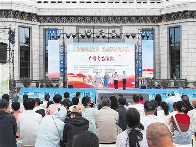 格尔木：多彩霓裳绽芳华 团结欢歌向未来