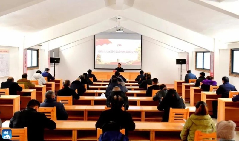 【五中全会精神在基层】孟祥伟来通山石门村宣讲党的十九届五中全会精神