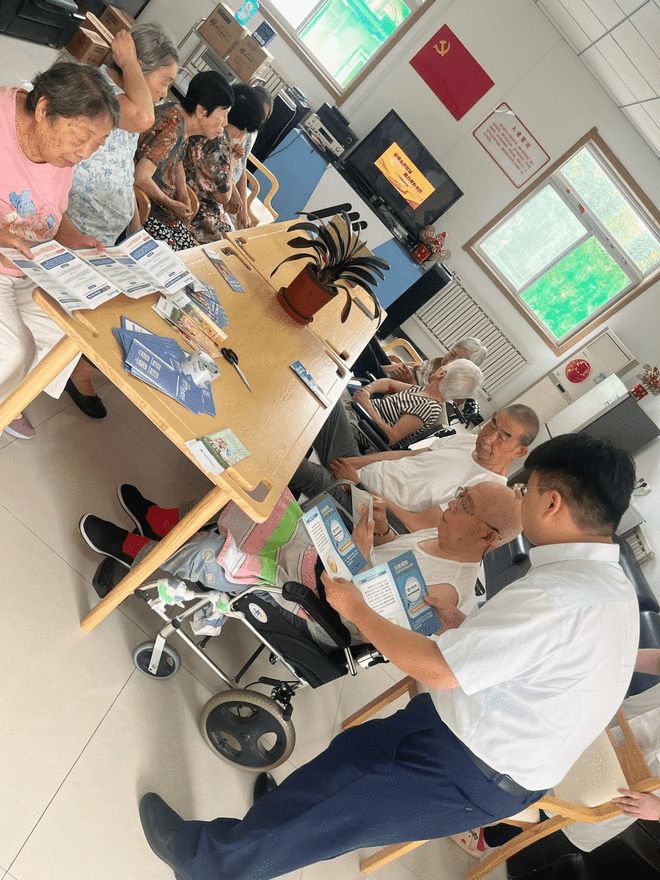 天津滨海农商银行红桥支行营业部走进鸿寿丰泰养老院开展敬老服务反诈宣传