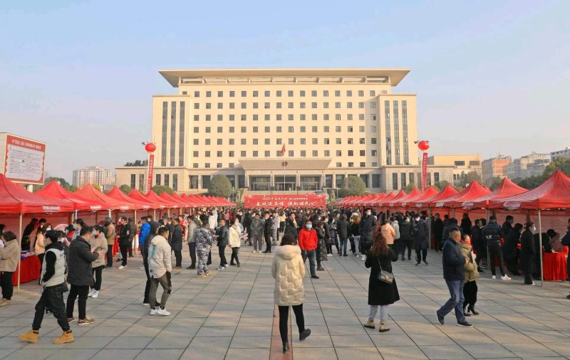 春风送真情 援助暖民心：通山隆重举行“2023·春风行动”招聘会